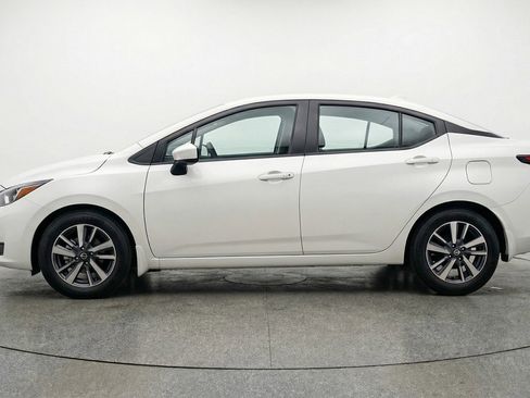 Used 2025 Nissan Versa SV image 5