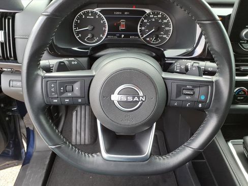 Used 2024 Nissan Pathfinder SV image 18