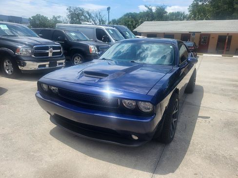Used 2013 Dodge Challenger R/T RWD image 4