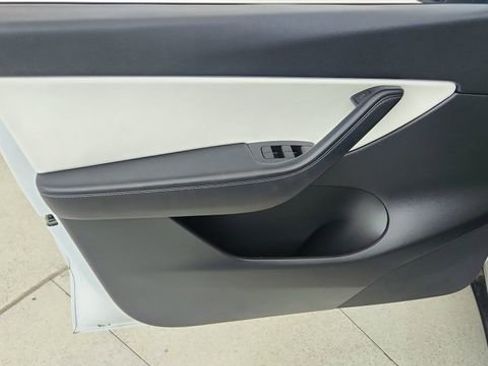 Used 2021 Tesla Model Y Long Range image 34