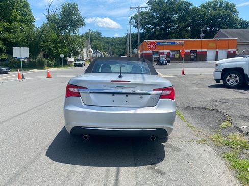 Used 2011 Chrysler 200 Touring FWD image 10