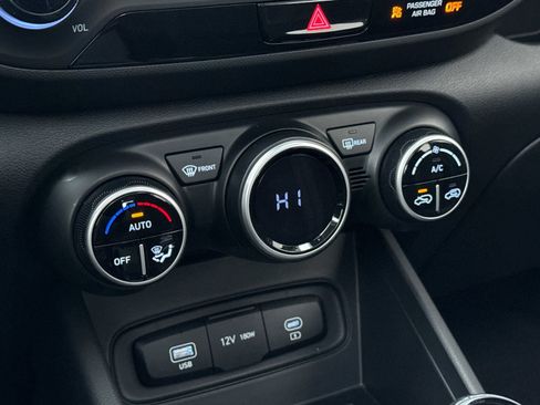 Certified 2024 Hyundai Venue SEL image 21