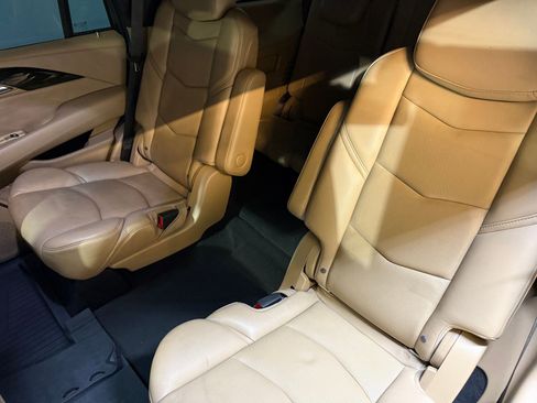 Used 2018 Cadillac Escalade Platinum image 43