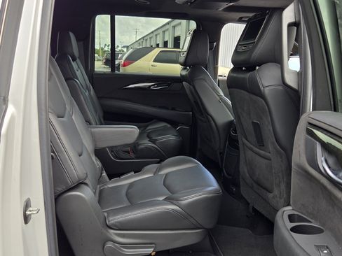 Certified 2018 Cadillac Escalade ESV Platinum RWD image 18