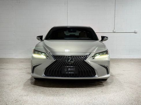 Used 2019 Lexus ES 350 Ultra Luxury w/ Accessory Package image 4