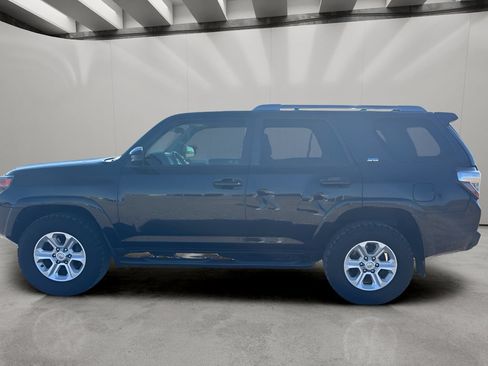 Used 2016 Toyota 4Runner SR5 AWD/4WD image 2