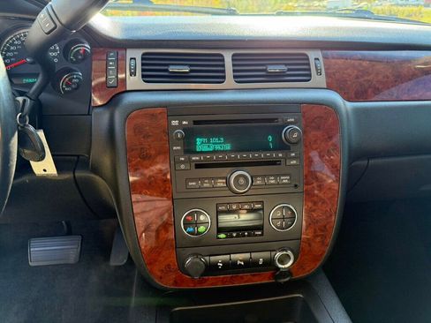 Used 2014 Chevrolet Suburban LT w/ Luxury Package image 28
