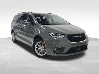 Used 2022 Chrysler Pacifica Touring-L