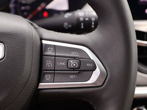 Used 2025 Jeep Compass Limited AWD/4WD image 12