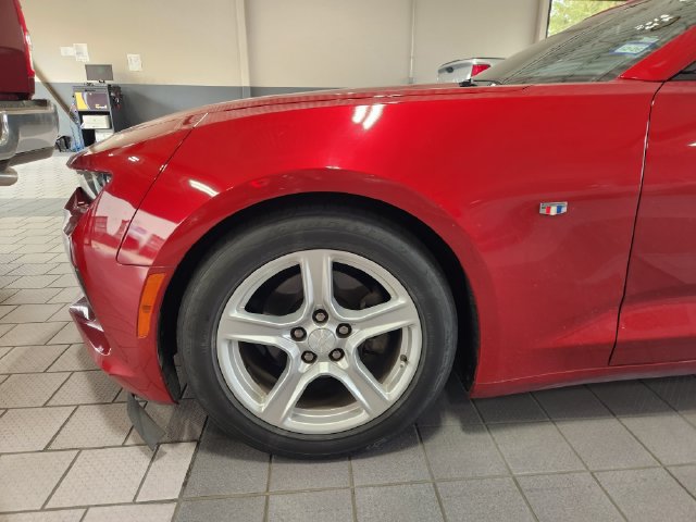 Used 2018 Chevrolet Camaro LT RWD image 5