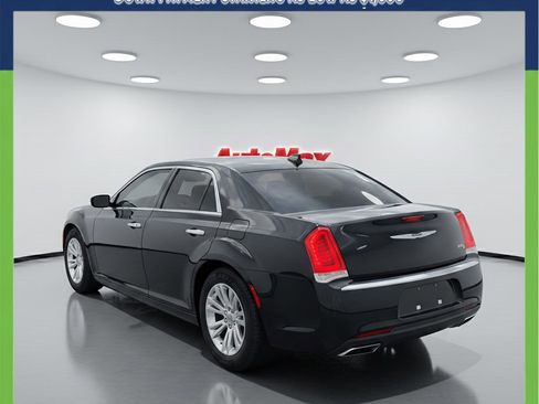 Used 2017 Chrysler 300 C RWD image 4