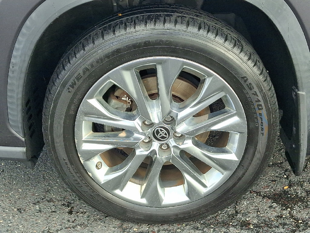 Certified 2021 Toyota Highlander Limited AWD/4WD image 8