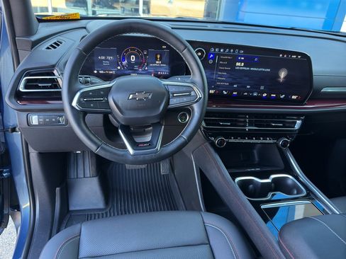 Used 2025 Chevrolet Traverse Z71 w/ Driver Confidence Package image 17