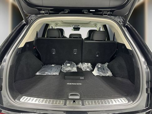 Certified 2026 Genesis GV70 2.5T Advanced AWD/4WD image 7