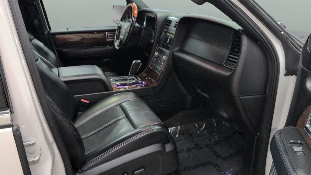 Used 2017 Lincoln Navigator Select AWD/4WD image 26