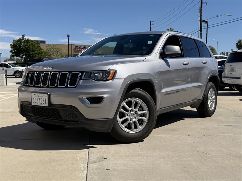 Used 2018 Jeep Grand Cherokee Laredo RWD image 1