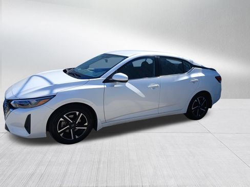 Used 2025 Nissan Sentra SV image 4