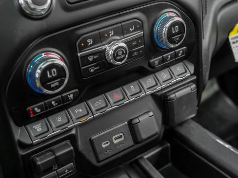 Used 2023 GMC Sierra 2500 Denali w/ Denali Ultimate Package image 25