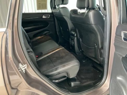 Used 2018 Jeep Grand Cherokee Laredo RWD image 20