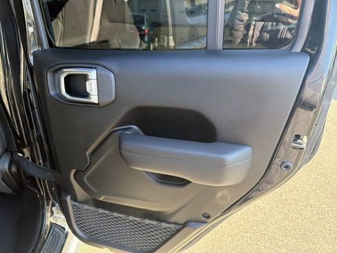 Used 2024 Jeep Wrangler Unlimited AWD/4WD image 17