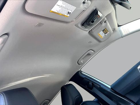 Used 2023 Toyota Corolla Cross XLE FWD image 14