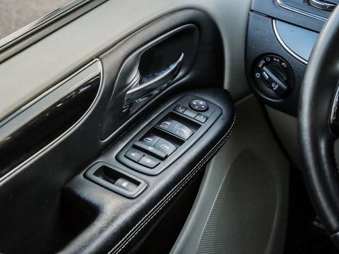 Used 2019 Dodge Grand Caravan SXT FWD image 32