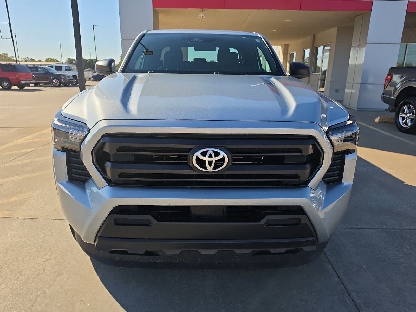 Used 2025 Toyota Tacoma SR AWD/4WD image 2