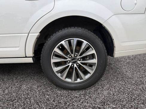 Used 2017 Lincoln Navigator Select image 14