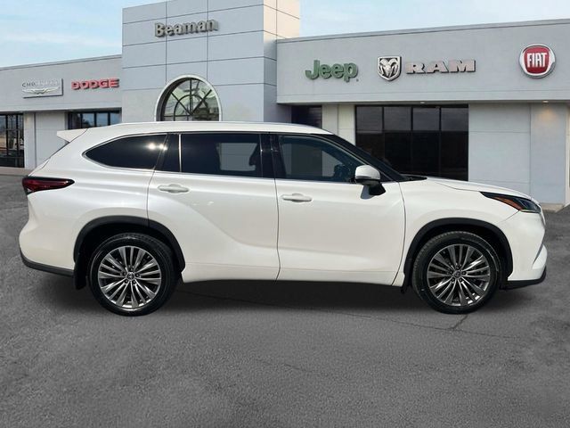 Used 2021 Toyota Highlander Platinum AWD/4WD image 8