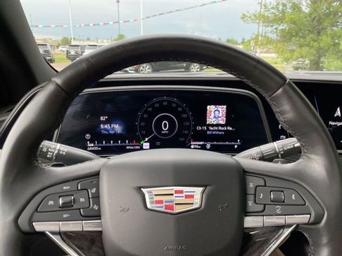 Used 2022 Cadillac Escalade Premium Luxury image 25