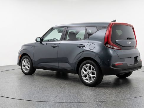 Used 2025 Kia Soul LX w/ LX Technology Package FWD image 6