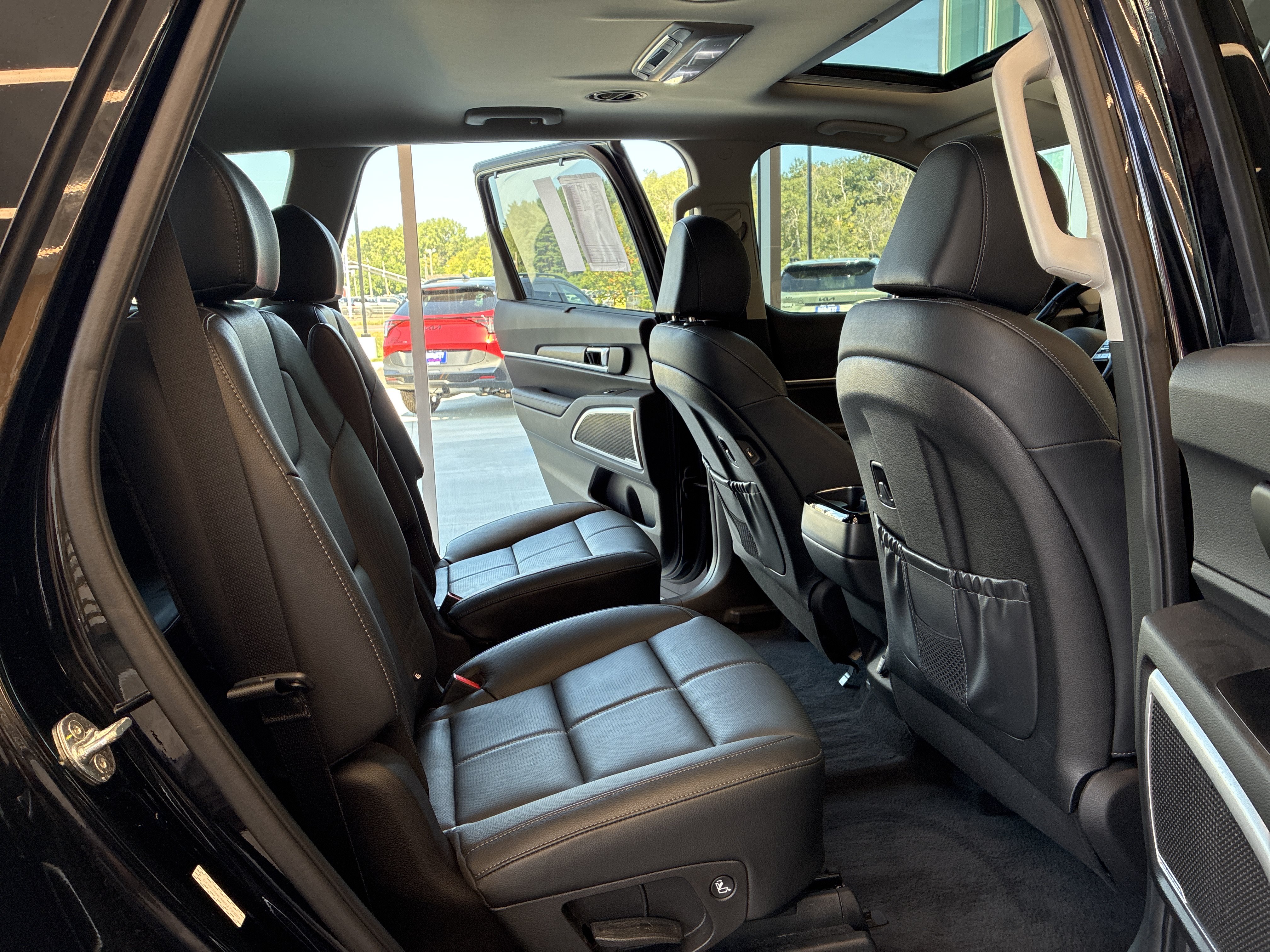 Certified 2022 Kia Telluride EX w/ EX Premium Package AWD/4WD image 10