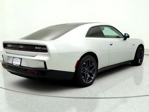 Used 2024 Dodge Charger Daytona R/T w/ Plus Group AWD/4WD image 5