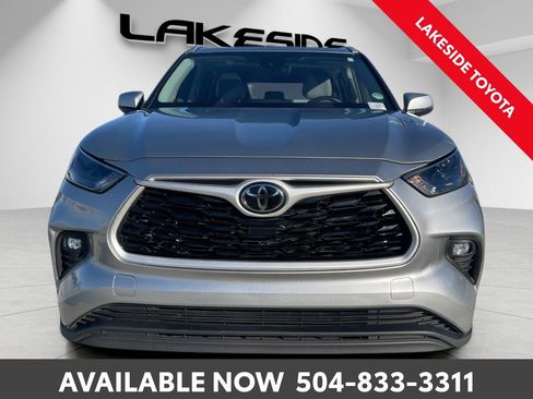 Used 2023 Toyota Highlander XLE image 9