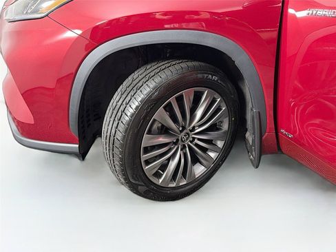 Used 2021 Toyota Highlander Platinum AWD/4WD image 38