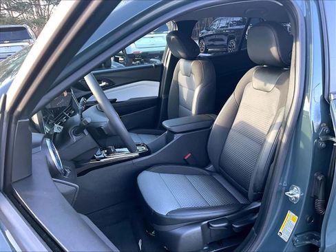 Used 2025 Chevrolet Trax LT image 10