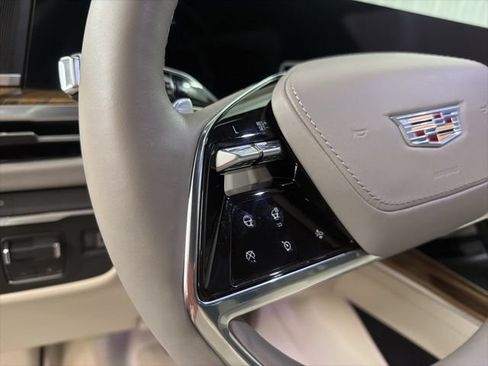 Certified 2025 Cadillac Escalade Premium Luxury Platinum w/ LPO, Radiant Package RWD image 15
