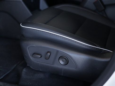 Used 2025 Buick Enclave Sport Touring image 23