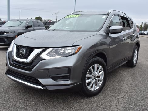 Used 2018 Nissan Rogue SV image 5