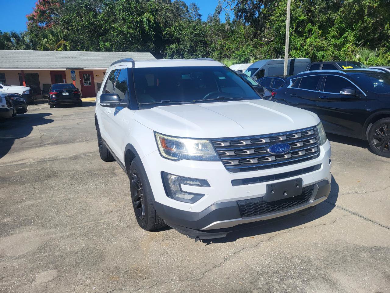 Used 2016 Ford Explorer XLT w/ Equipment Group 202A FWD image 5