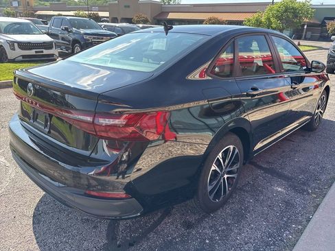 Used 2025 Volkswagen Jetta Sport FWD image 5