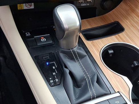 Used 2022 Lexus RX 350L Premium w/ Premium Package image 20