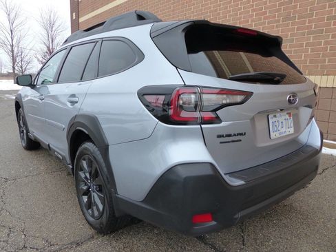 Used 2025 Subaru Outback Onyx Edition image 7