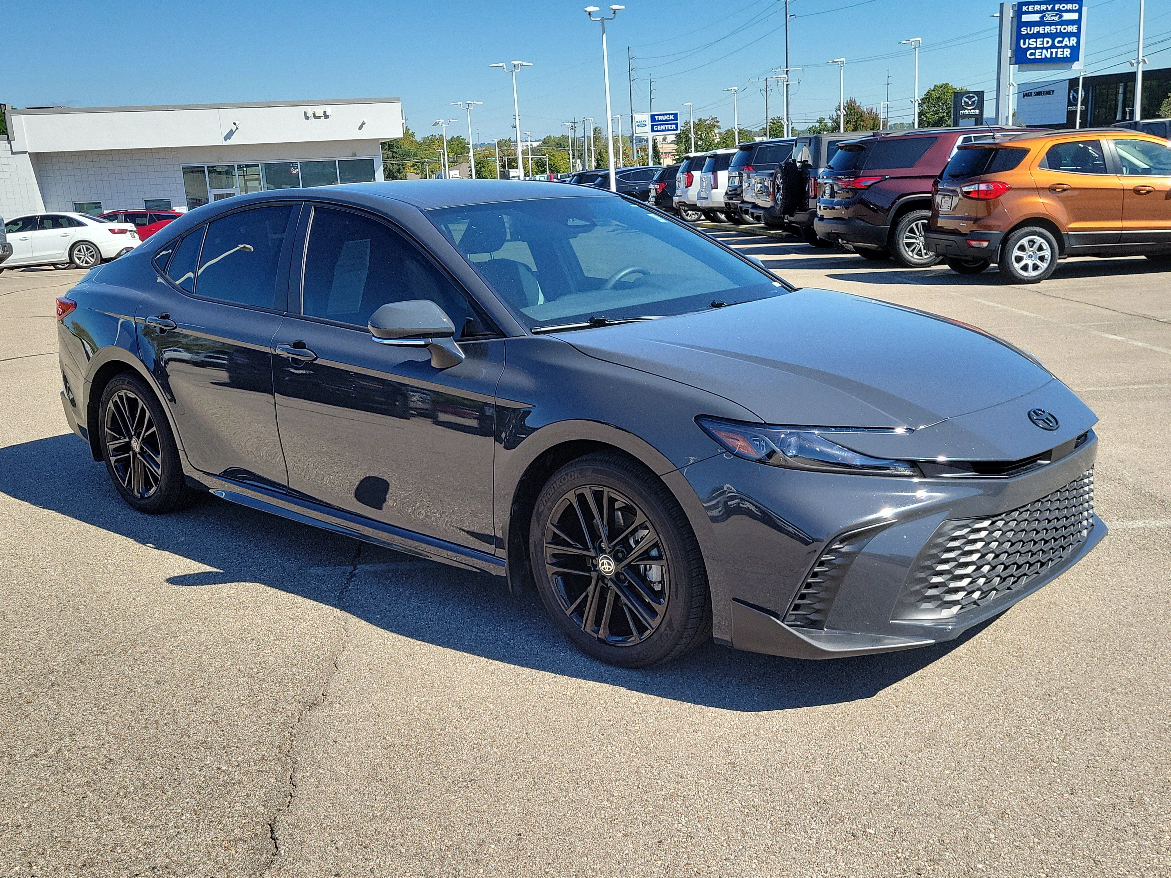 Used 2026 Toyota Camry SE FWD image 2