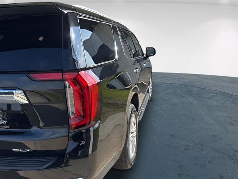 Used 2023 GMC Yukon SLT w/ SLT Premium Package image 7