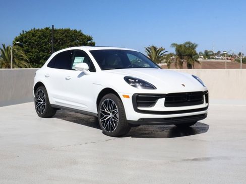 New 2026 Porsche Macan AWD/4WD image 7