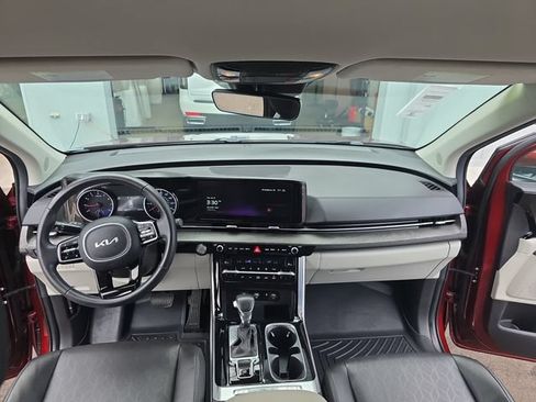 Used 2024 Kia Carnival EX FWD image 20