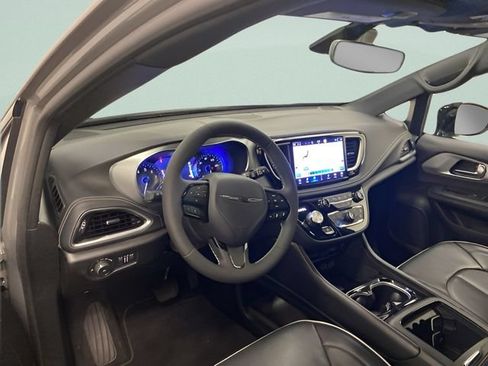 Used 2025 Chrysler Pacifica Limited w/ Uconnect Theater Family Group AWD/4WD image 8