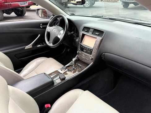 Used 2015 Lexus IS 250C image 21