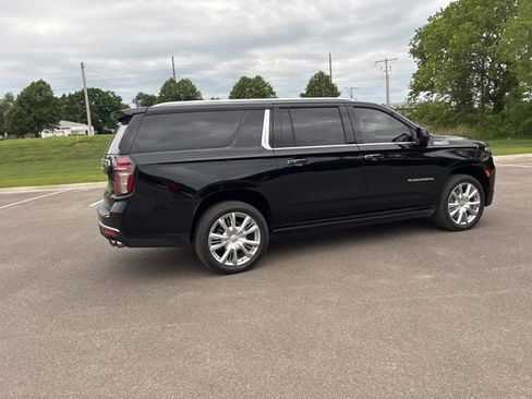 Used 2021 Chevrolet Suburban High Country w/ Premium Package AWD/4WD image 8